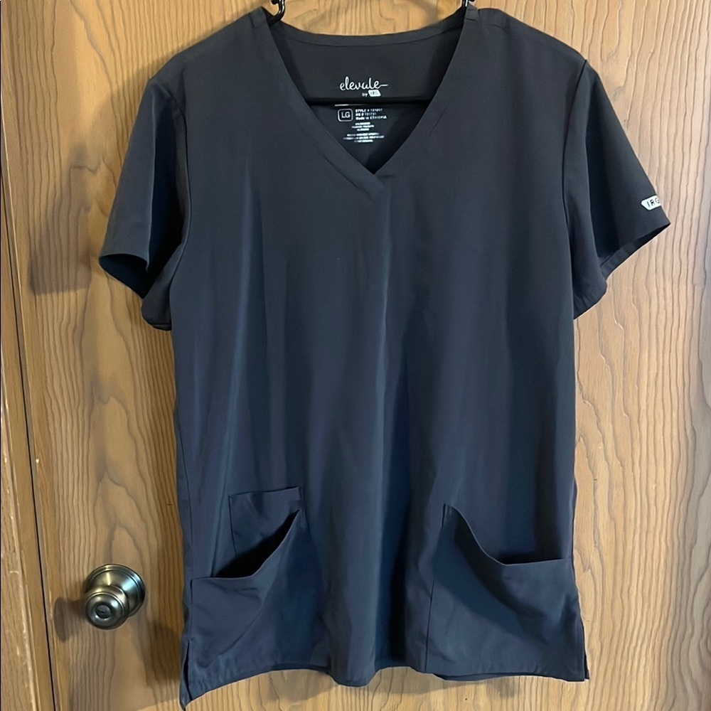 Elevate by IRG‎ Women’s Pewter Gray V Neck Scrub Top Large